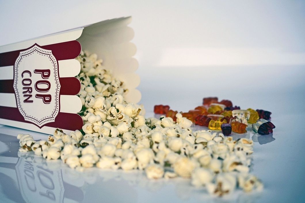 https://pixabay.com/photos/popcorn-snack-cinema-food-tasty-1433327/