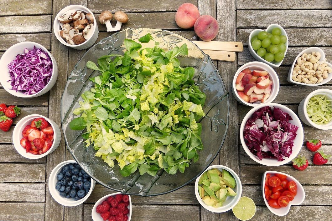 https://pixabay.com/photos/salad-fruits-berries-healthy-2756467/