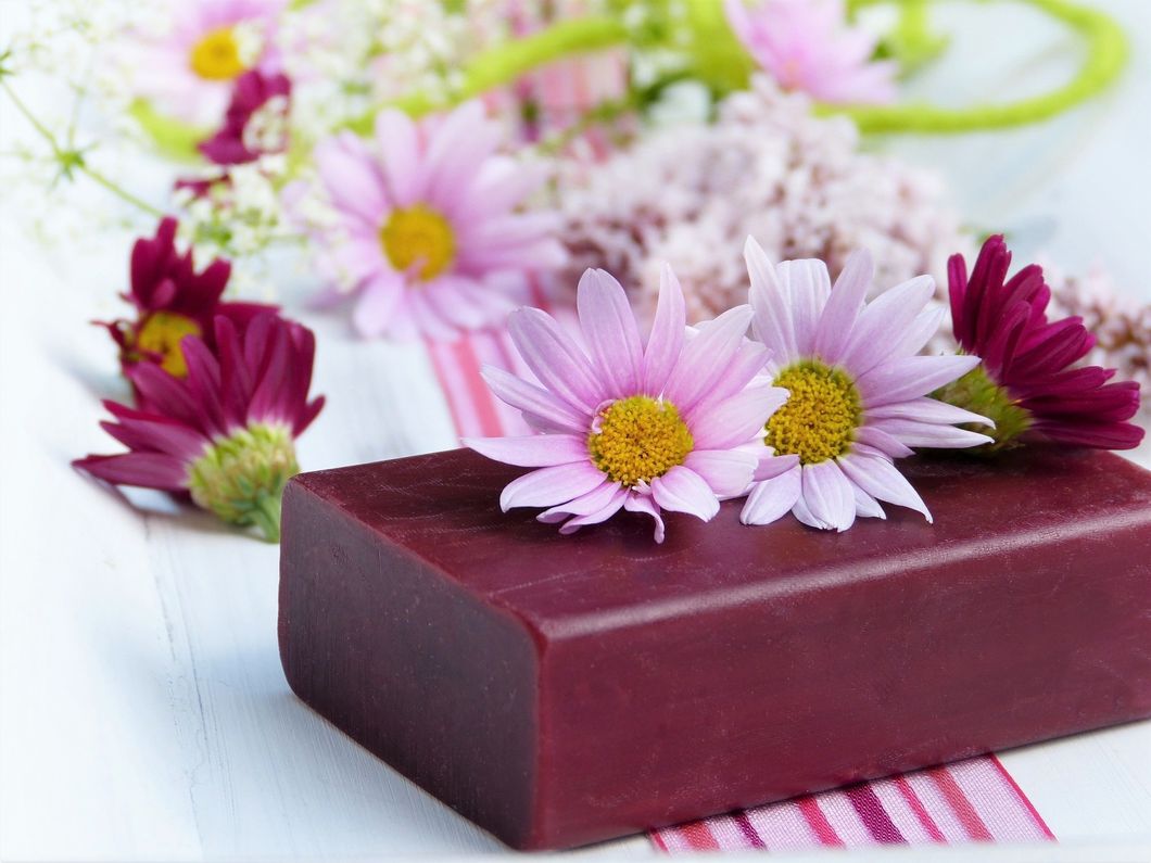 https://pixabay.com/photos/soap-flowers-daisies-flower-4020270/