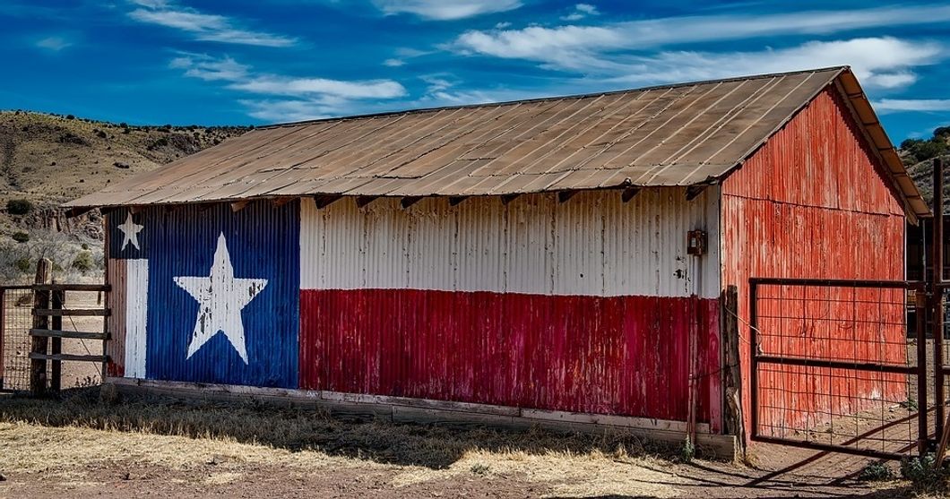 https://pixabay.com/photos/texas-barn-metal-ranch-farm-1584104/