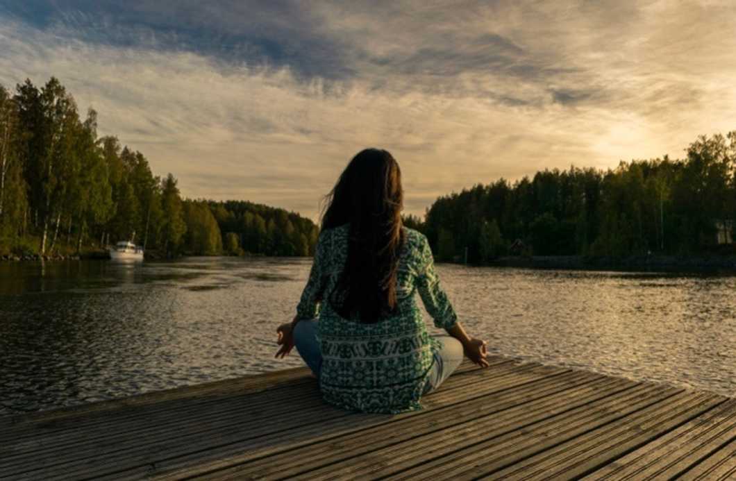 https://pixabay.com/photos/yoga-outdoor-woman-pose-young-2176668/