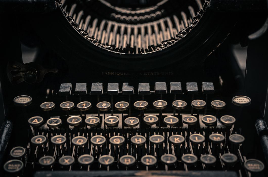 https://skitterphoto.com/photos/2332/old-typewriter