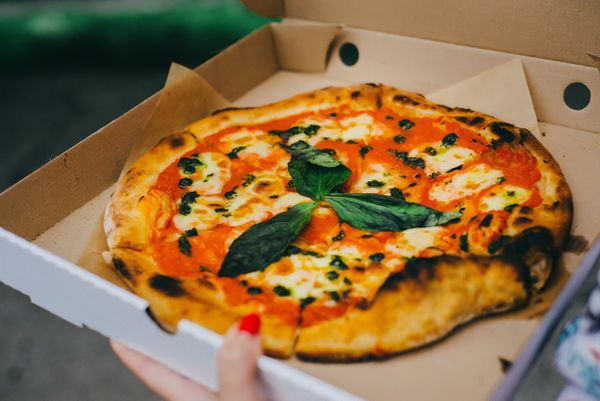 https://unsplash.com/search/photos/pizza?utm_source=unsplash&utm_medium=referral&utm_content=creditCopyText