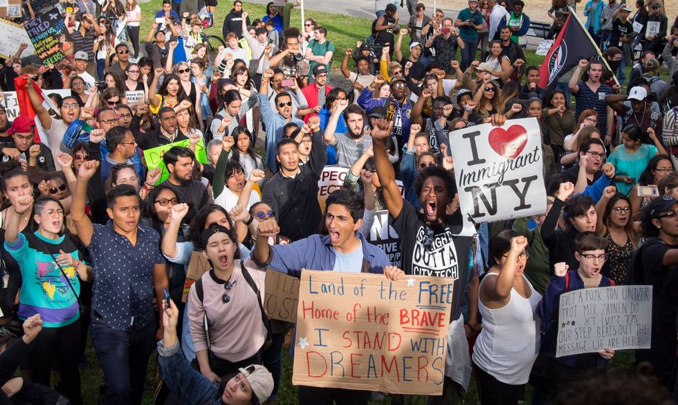 https://upload.wikimedia.org/wikipedia/commons/3/30/DACA_protest_Columbus_Circle_%2890569%29.jpg