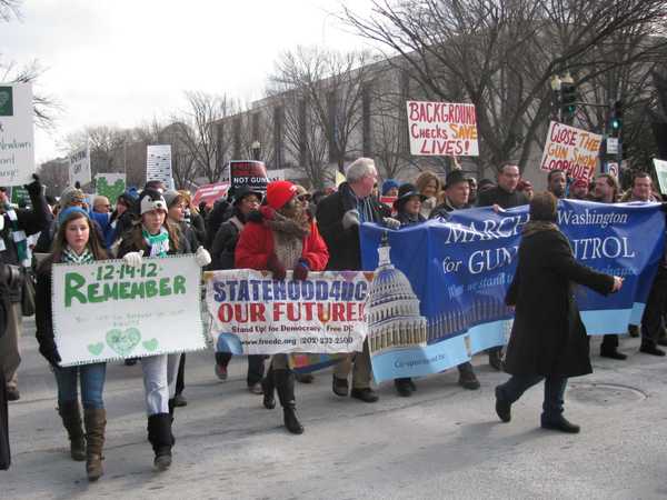 https://upload.wikimedia.org/wikipedia/commons/4/4a/March_on_Washington_for_Gun_Control_040.JPG