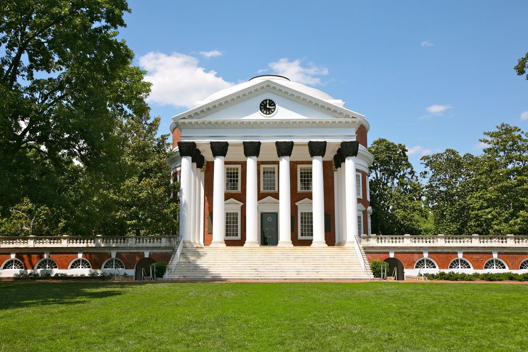https://upload.wikimedia.org/wikipedia/commons/5/51/The_Rotunda_-_University_of_Virginia_%285867728061%29.jpg