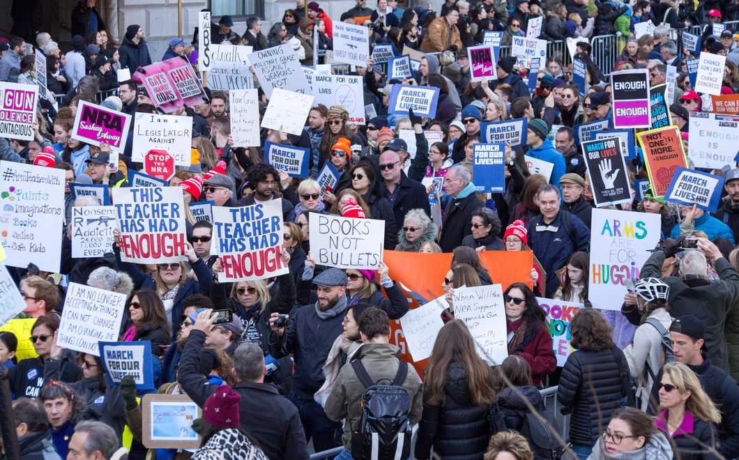 https://upload.wikimedia.org/wikipedia/commons/d/dc/March_for_Our_Lives_NYC_%2840668%29.jpg