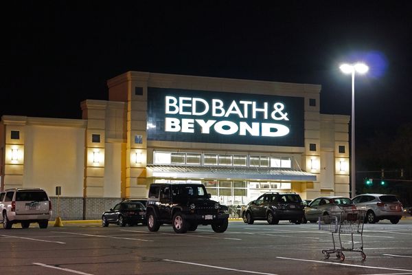 https://upload.wikimedia.org/wikipedia/commons/f/fd/Bed_Bath_%26_Beyond.jpg