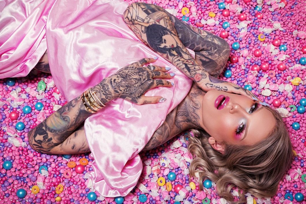 https://www.facebook.com/JeffreeStar/photos/pb.61614240588.-2207520000.1531241961./10155294495470589/?type=3&theater