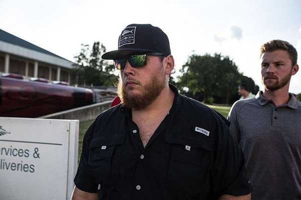 https://www.instagram.com/lukecombs/?hl=en