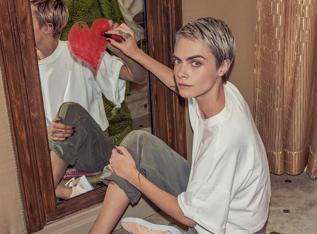 https://www.instagram.com/p/BfIUsDHlQR0/?taken-by=caradelevingne