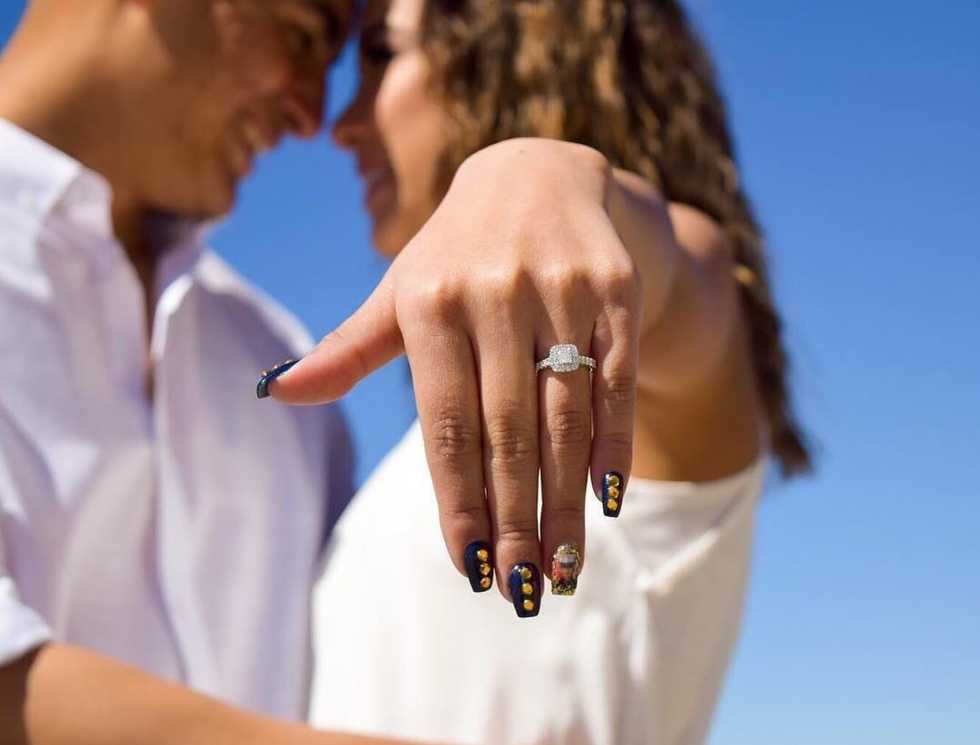 https://www.instagram.com/p/BhFEl5hBkmG/?taken-by=kayjewelers
