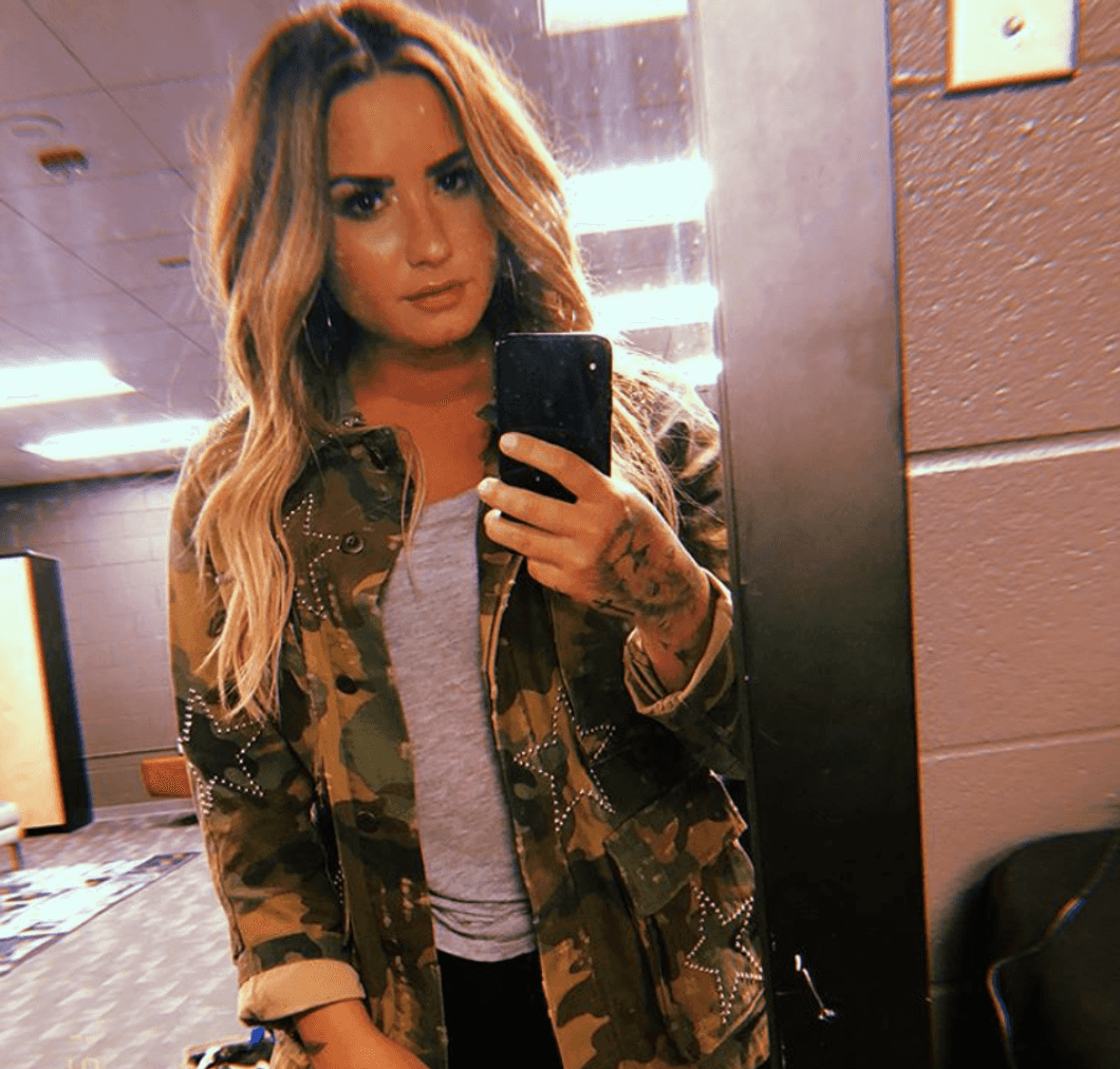 https://www.instagram.com/p/BldpIEMFLma/?taken-by=ddlovato