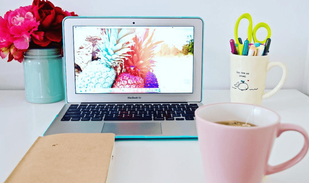 https://www.instagram.com/p/BR8isbkBiuu/?hl=en&tagged=organizeddesk