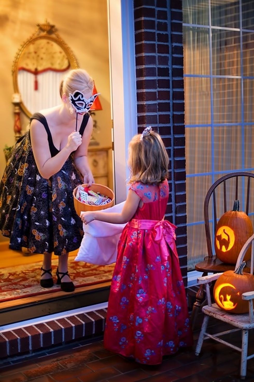 https://www.maxpixel.net/Happy-Fall-Trick-or-treat-Child-Halloween-Pumpkin-1773447