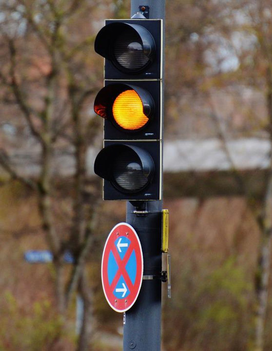 https://www.maxpixel.net/Road-Traffic-Lights-Yellow-Light-Signal-1286799