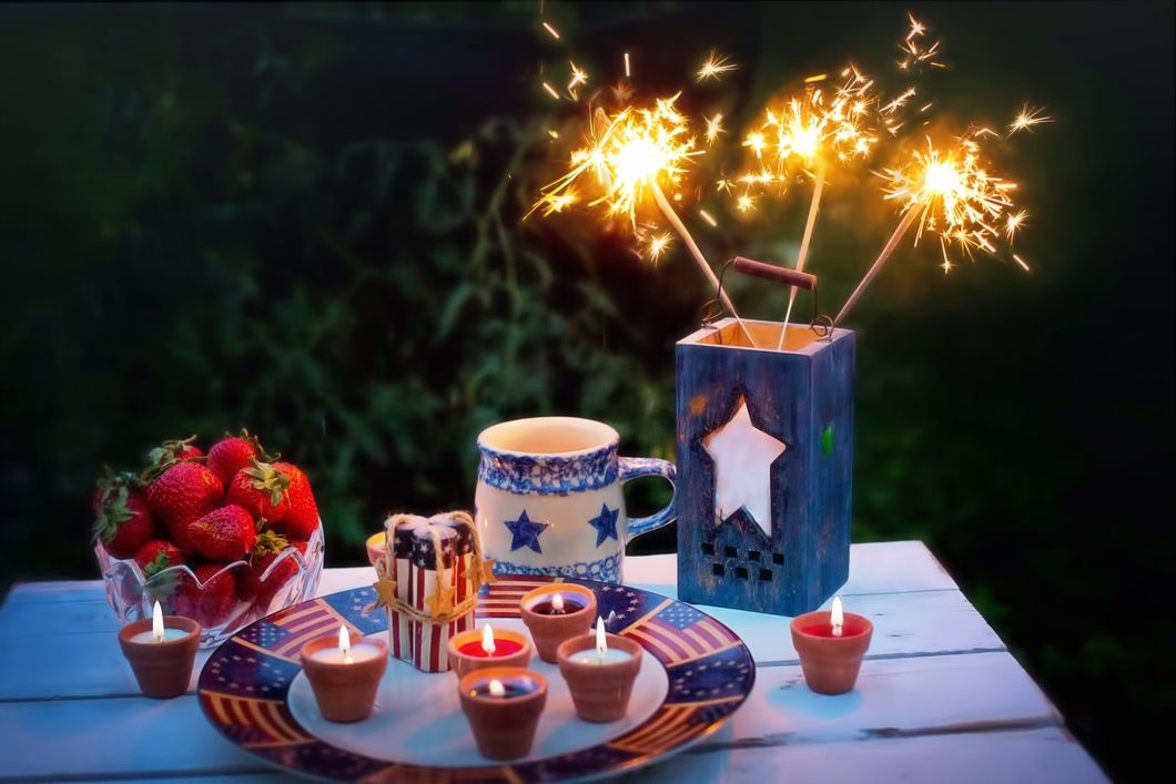 https://www.pexels.com/photo/4th-of-july-american-bright-candles-461917/
