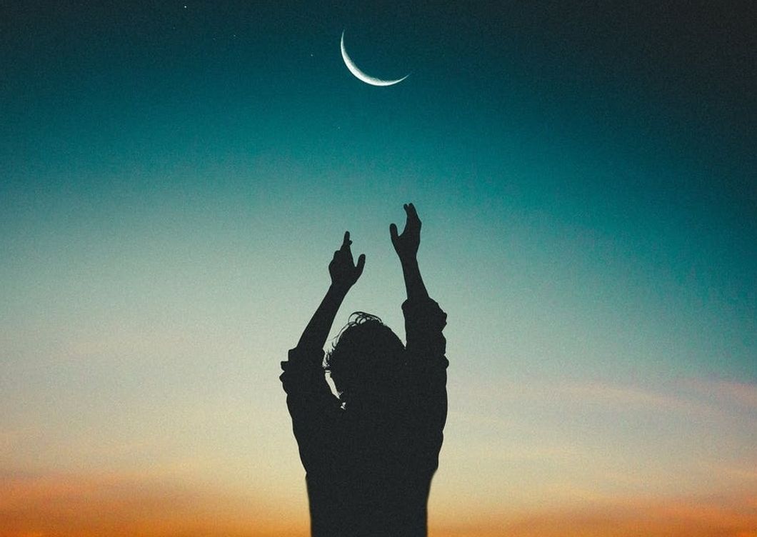 https://www.pexels.com/photo/afterglow-backlit-beautiful-crescent-moon-556666/