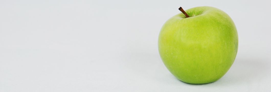 https://www.pexels.com/photo/apple-close-up-delicious-food-533343/