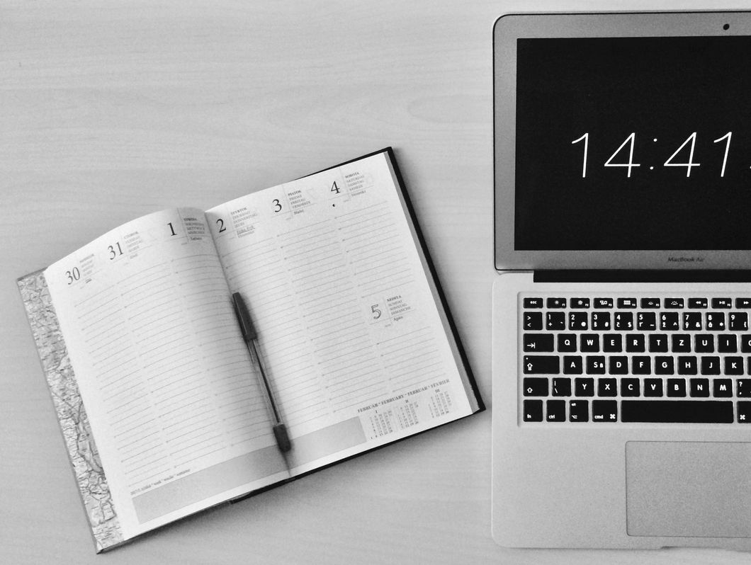 https://www.pexels.com/photo/apple-device-black-and-white-business-computer-295826/