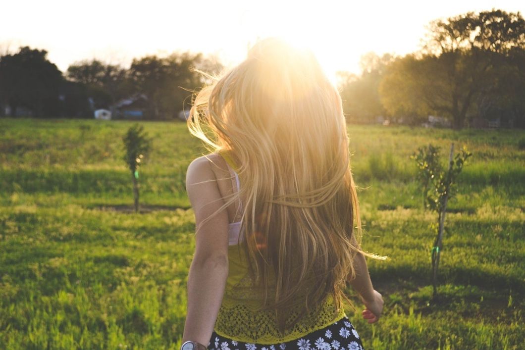https://www.pexels.com/photo/back-backlight-blonde-bright-509013/