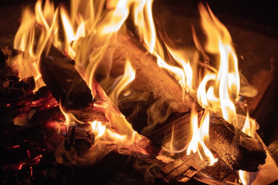 https://www.pexels.com/photo/barbecue-blaze-bonfire-burn-220129/
