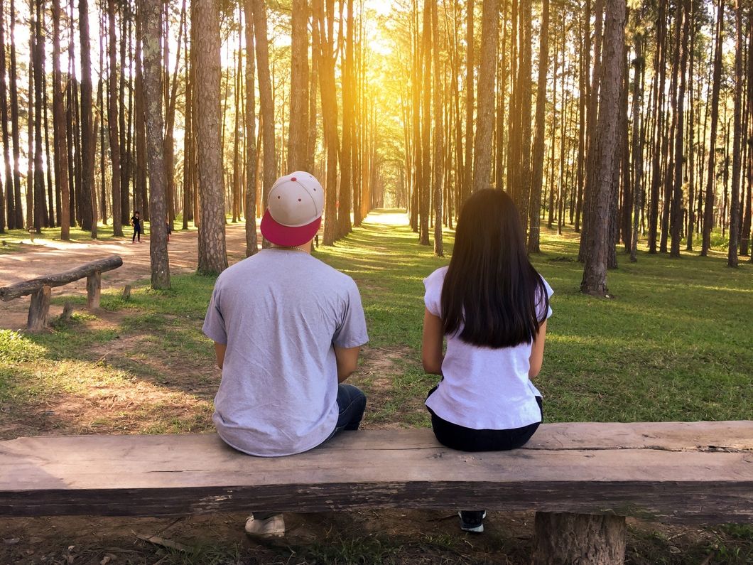 https://www.pexels.com/photo/bench-countryside-couple-dating-450050/