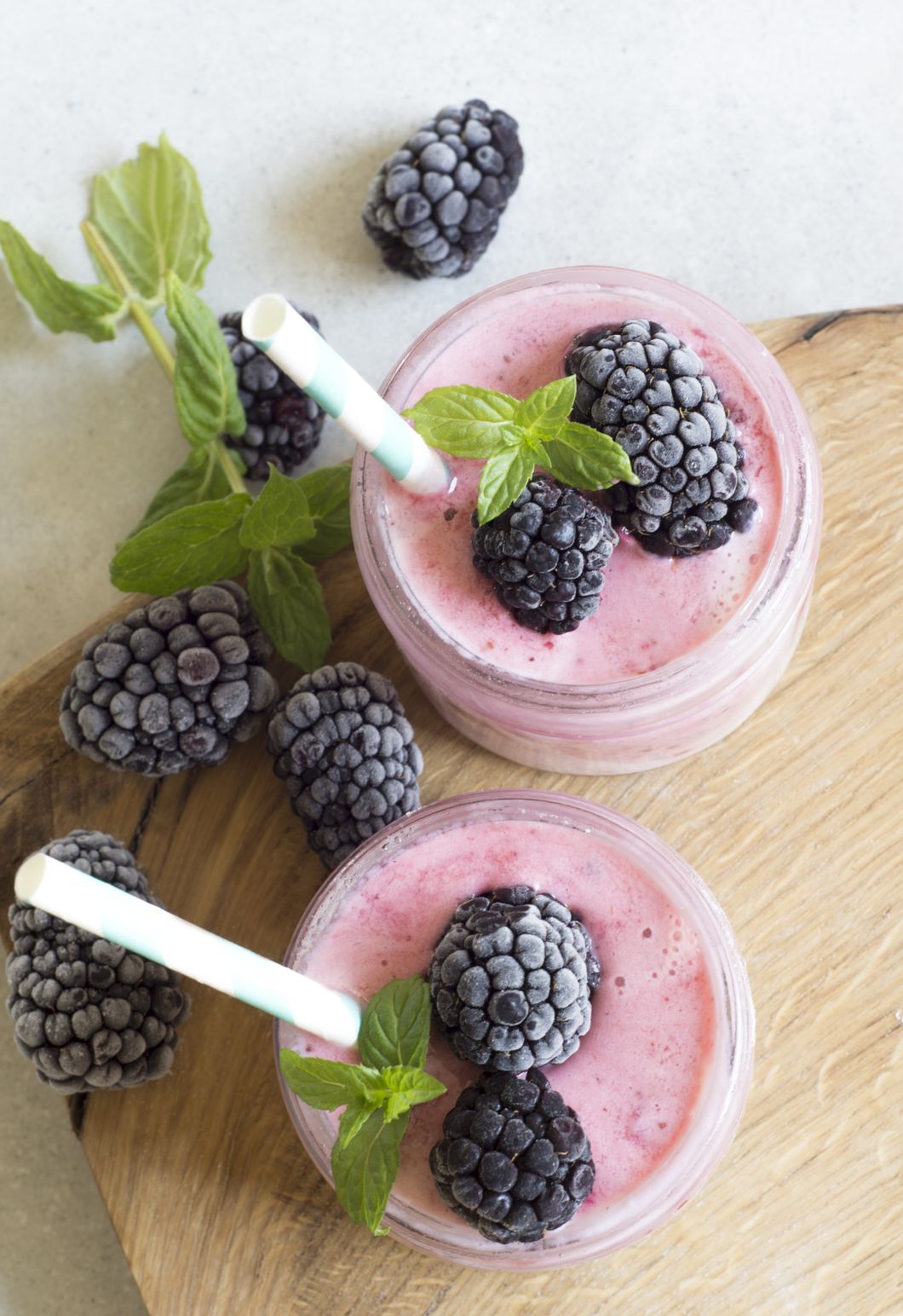 https://www.pexels.com/photo/berries-blackberries-close-up-cocktail-434295/
