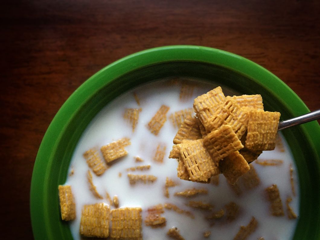 https://www.pexels.com/photo/cereal-cereal-bowl-bowl-milk-108291/