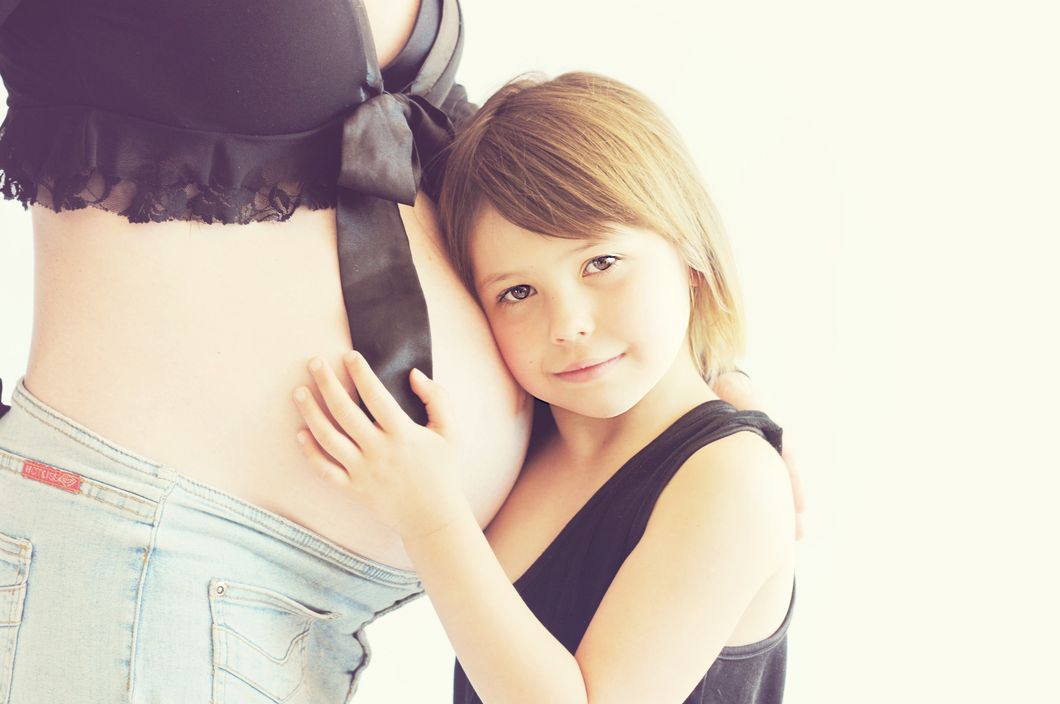 https://www.pexels.com/photo/child-pregnancy-pregnant-mom-35535/