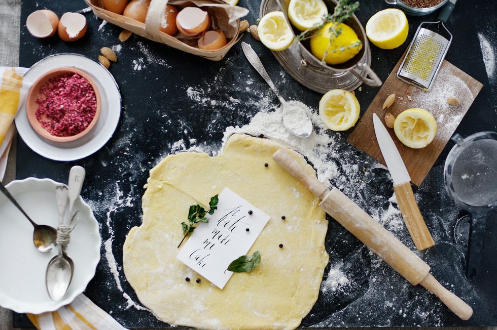 https://www.pexels.com/photo/dough-and-flour-near-lemons-and-rolling-pin-1070880/