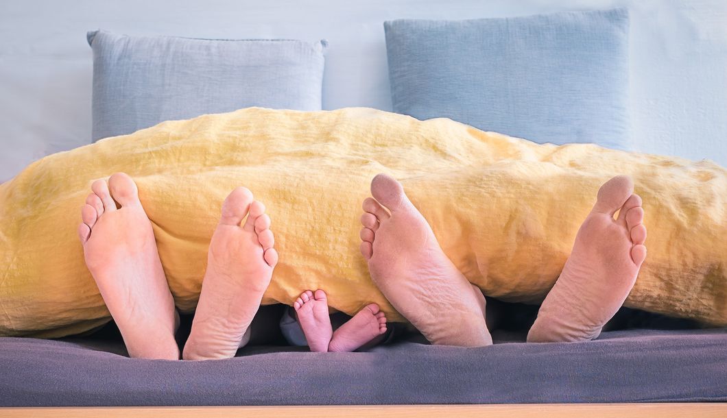 https://www.pexels.com/photo/family-of-three-lying-on-bed-showing-feet-while-covered-with-yellow-blanket-1021051/