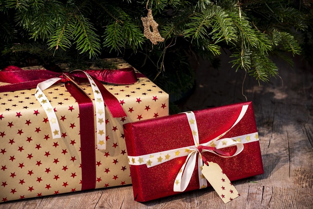 https://www.pexels.com/photo/gifts-christmas-surprise-23074/