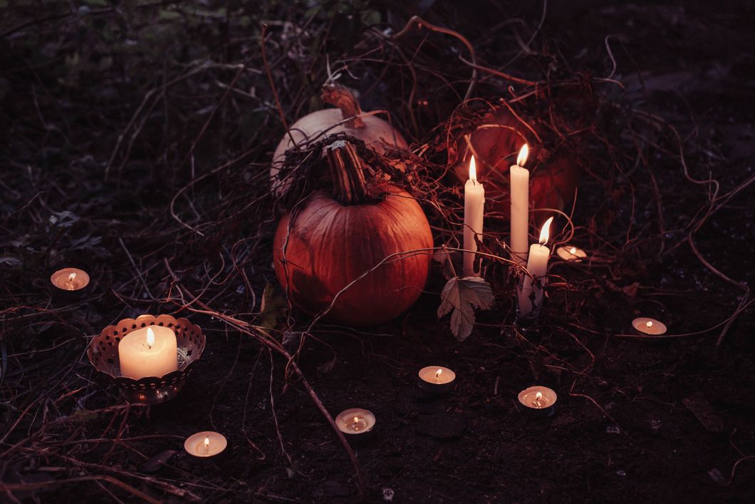 https://www.pexels.com/photo/jack-o-lantern-beside-candles-halloween-decor-214334/