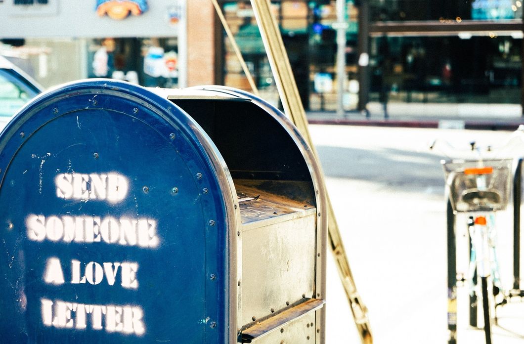 https://www.pexels.com/photo/letter-mail-mailbox-postbox-4943/