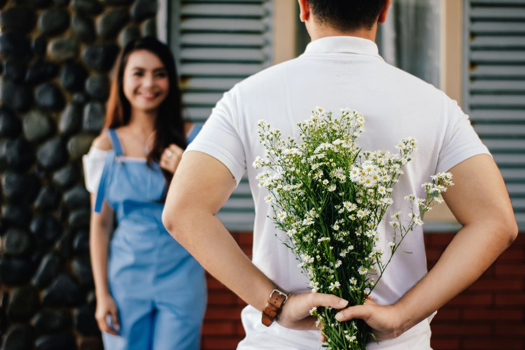 https://www.pexels.com/photo/man-holding-baby-s-breath-flower-in-front-of-woman-standing-near-marble-wall-935789/
