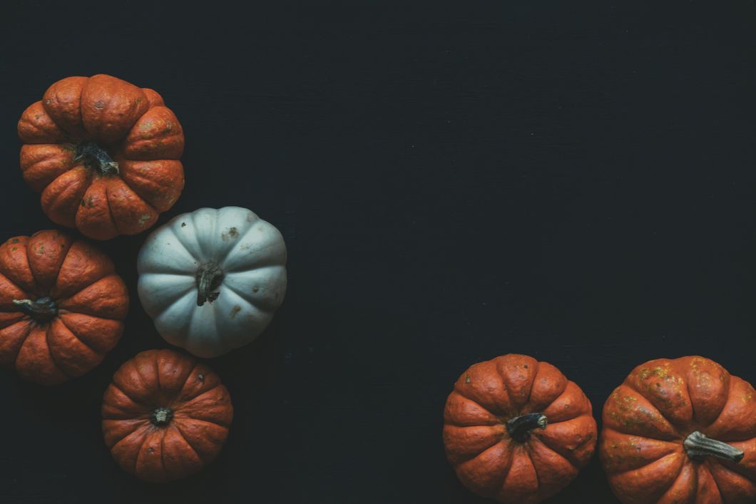https://www.pexels.com/photo/orange-and-blue-pumpkins-1048027/
