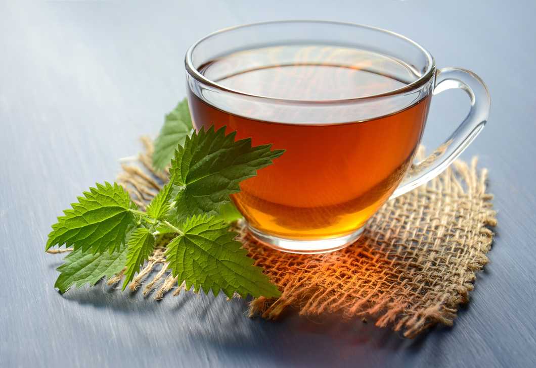 https://www.pexels.com/photo/peppermint-tea-on-teacup-1417945/