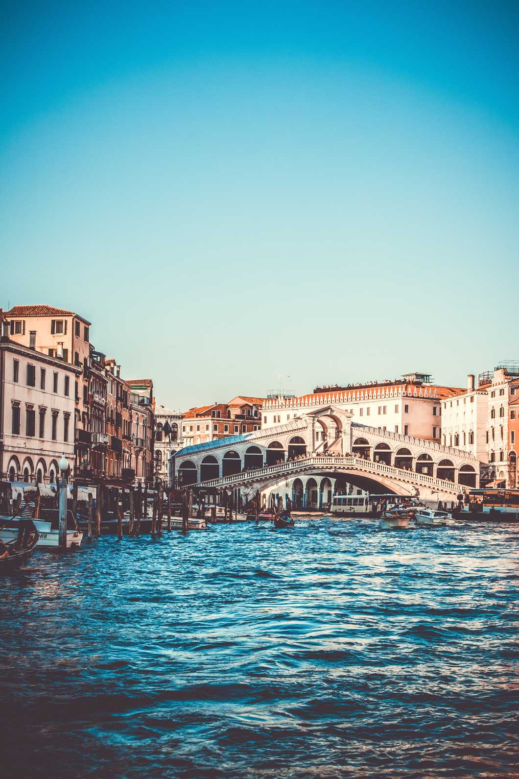 https://www.pexels.com/photo/rialto-bridge-spain-705782/