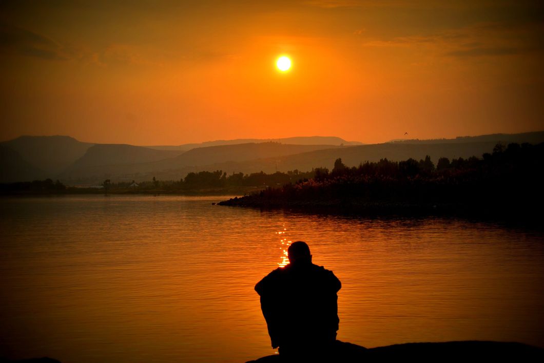 https://www.pexels.com/photo/sunset-love-lake-resort-54379/