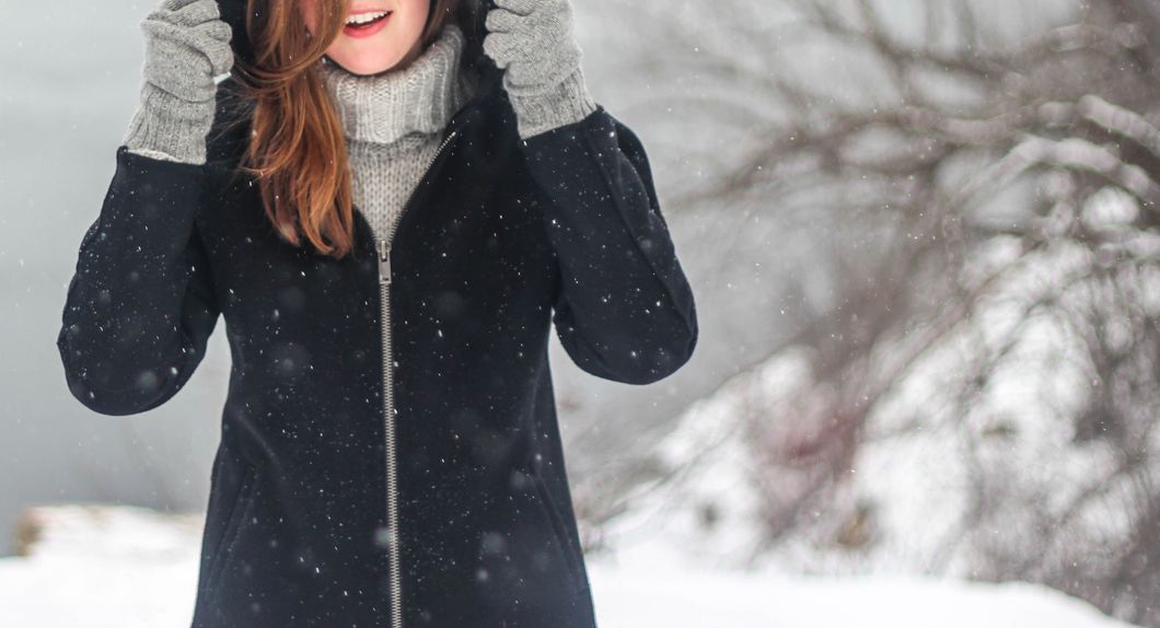 https://www.pexels.com/photo/woman-snowflakes-winter-clothing-54206/