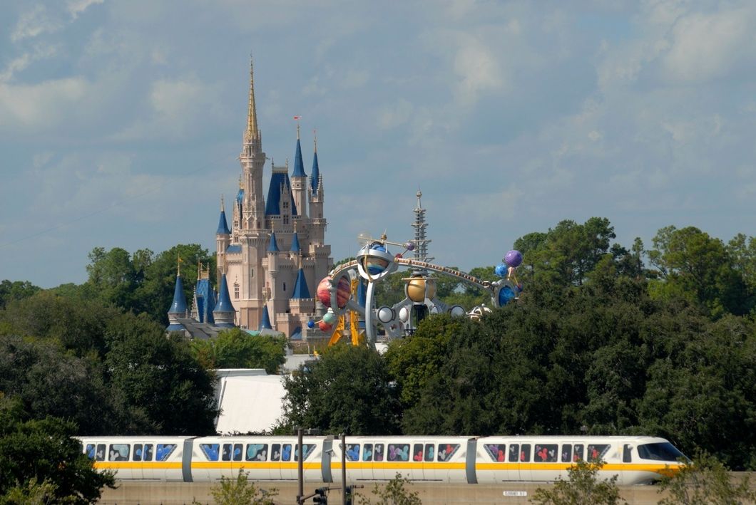 https://www.publicdomainpictures.net/en/view-image.php?image=108295&picture=disney-world