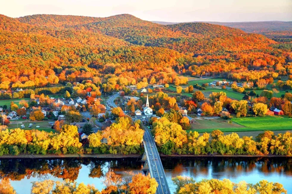 https://www.tripsavvy.com/best-places-to-see-fall-colors-in-vermont-5077665