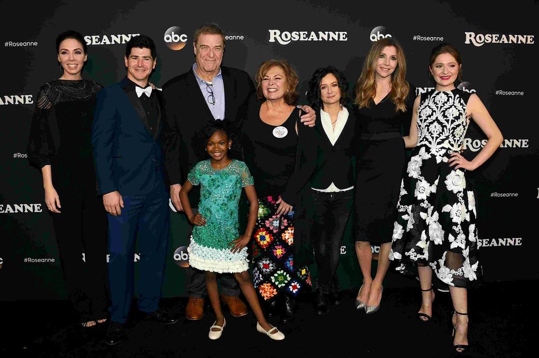 https://www.usatoday.com/story/life/people/2018/05/29/roseanne-barr-apologizes-racially-charged-tweets-obama-adviser/650973002/
