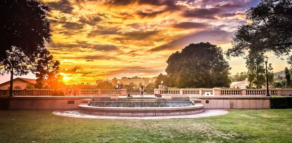 https://ynov-bordeaux.com/wp-content/uploads/2017/04/UCLA_sunset-1280x630.jpg
