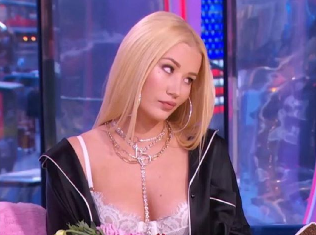 Iggy Azalea rolling her eyes