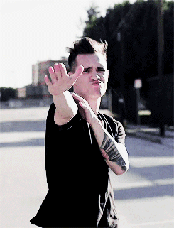 Yetuk ayol yalangoch uxlaydi