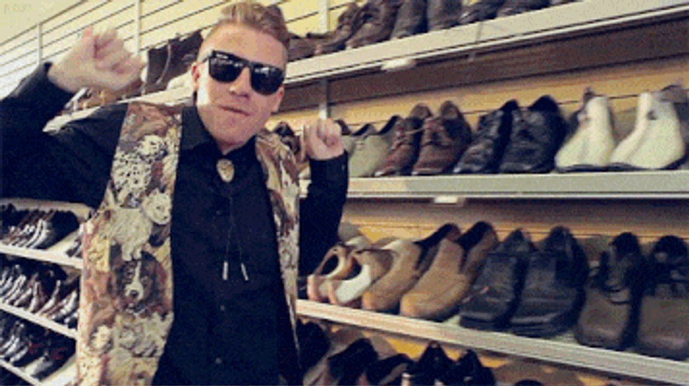12 Signs You're A Shopaholic