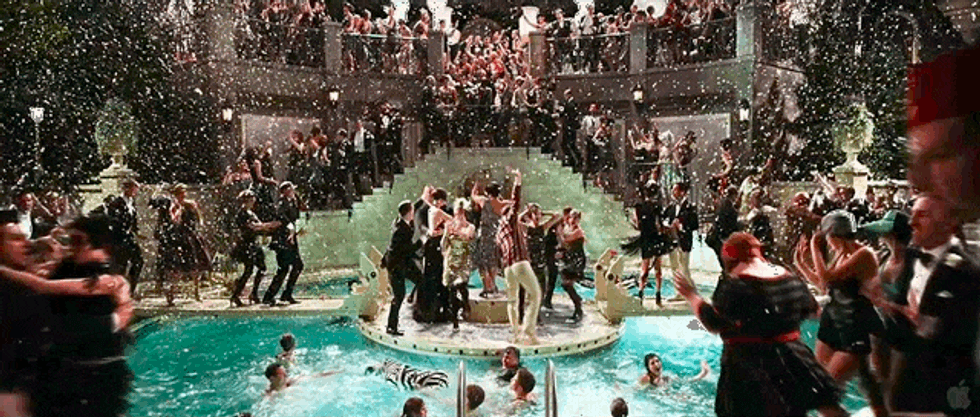 21 Situations That Happen At D.C. Bars