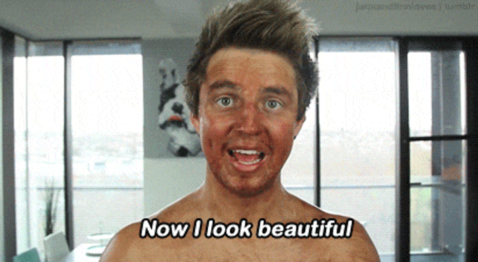 21 Thoughts You Have While in the Tanning Bed